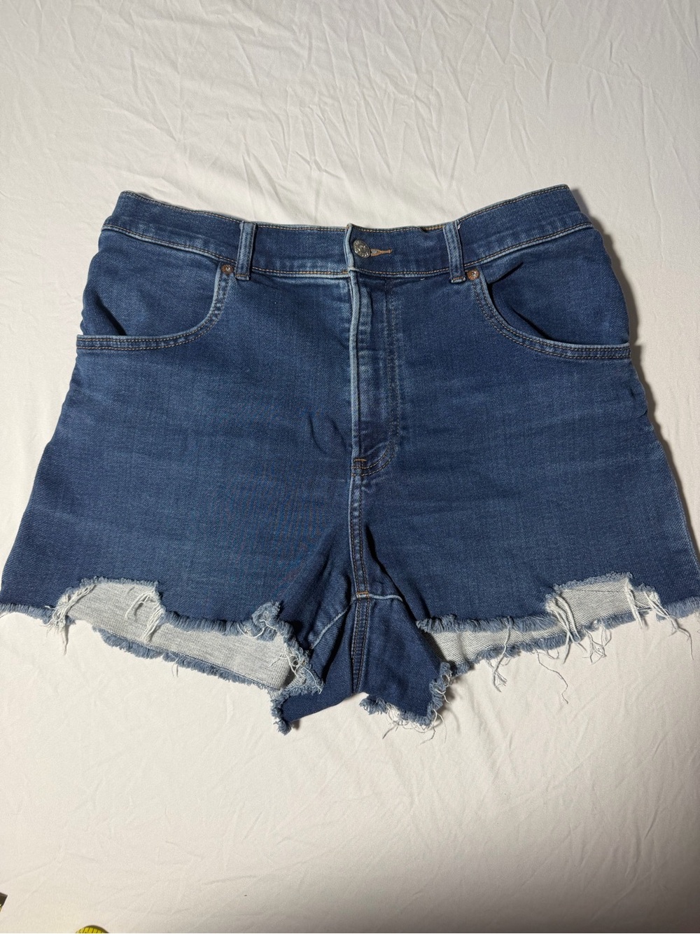 Express Super High Rise Mom Denim Shorts Blue Frayed Hem Pockets Size 10
